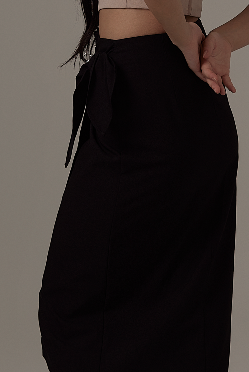 Lolah Wrap Midi Skirt in Black