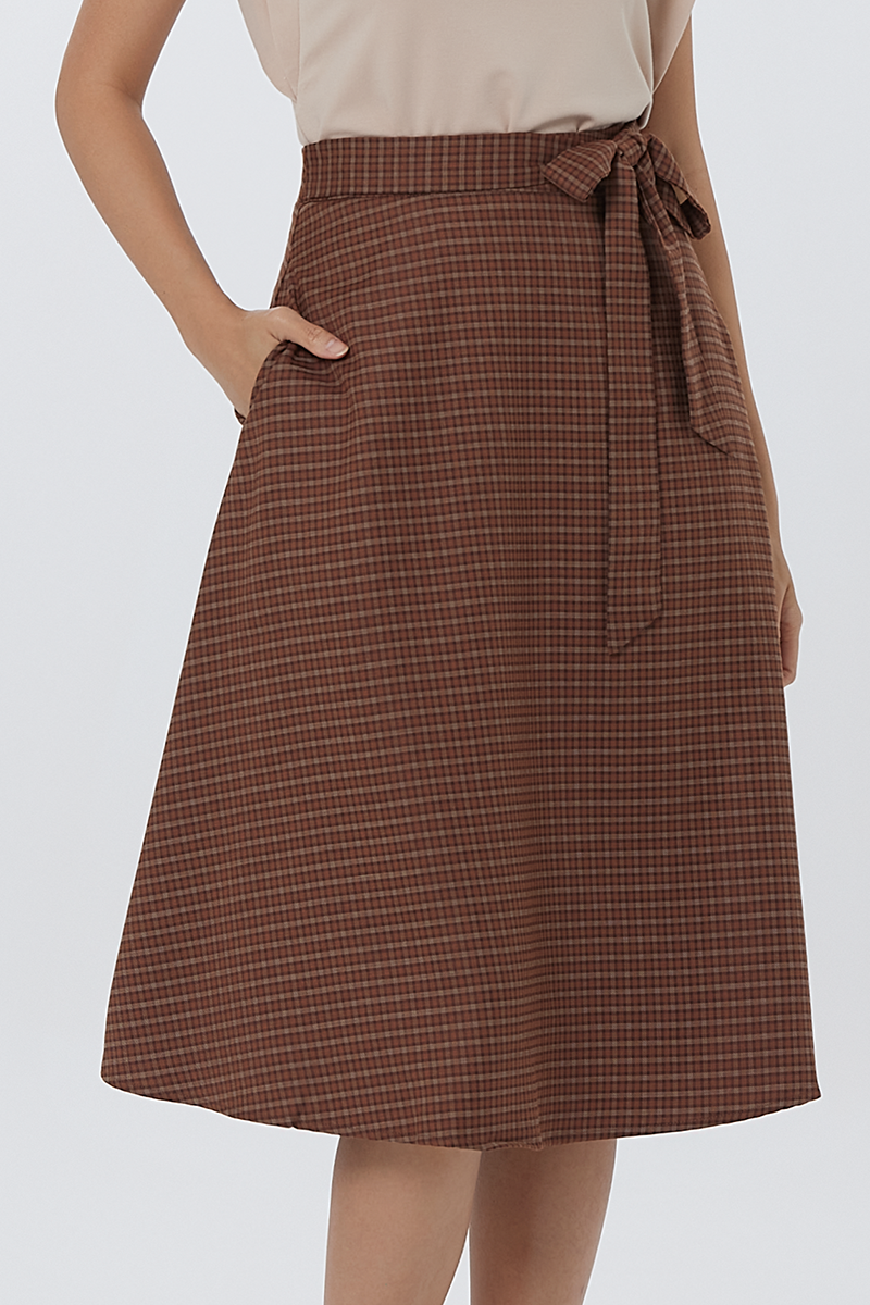 Kasarin Checkered Skirt in Chocolate