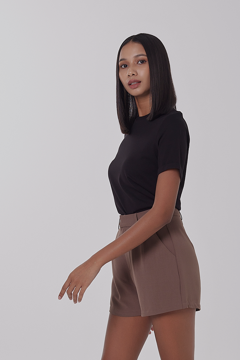 Yumi Tailored Shorts in Chocolate
