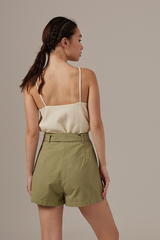 Ellana High waisted Shorts in Olive