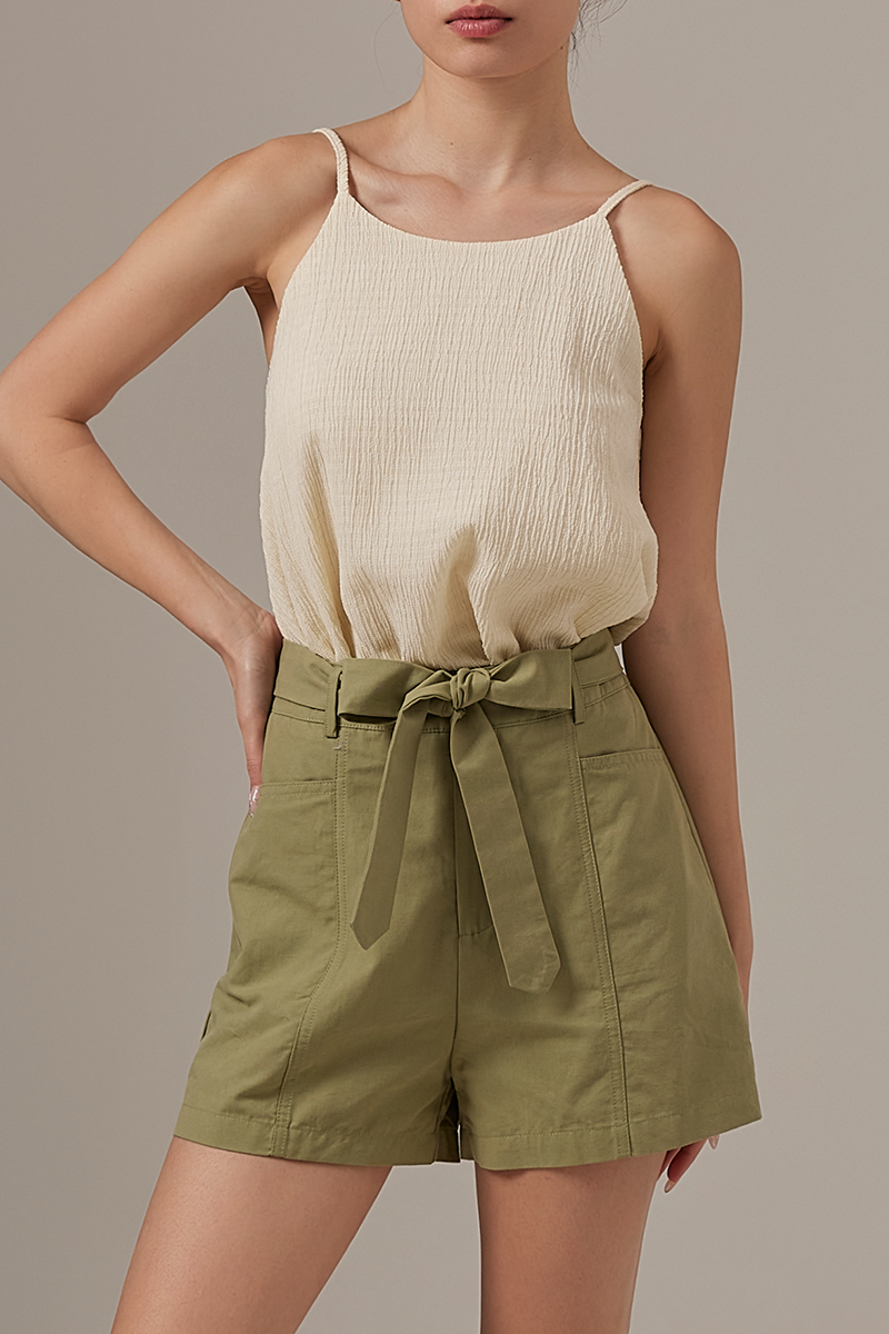 Ellana High waisted Shorts in Olive