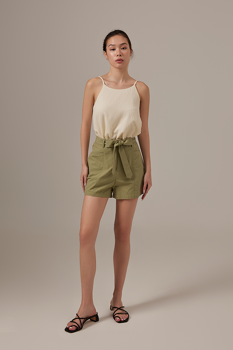 Ellana High waisted Shorts in Olive