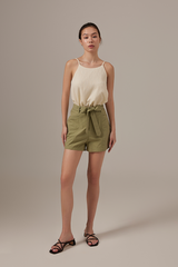 Ellana High waisted Shorts in Olive