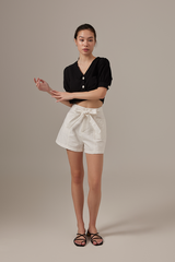 Ellana High waisted Shorts in White
