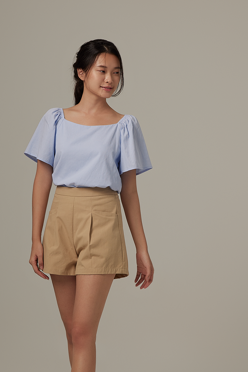 Lovelle Pleated Highwaist Shorts in Khaki